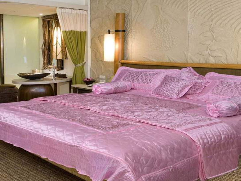 10 Simple & Best Silk Bed Sheet Designs With Pictures 10 Simple & Best Silk Bed Sheet Designs With Pictures