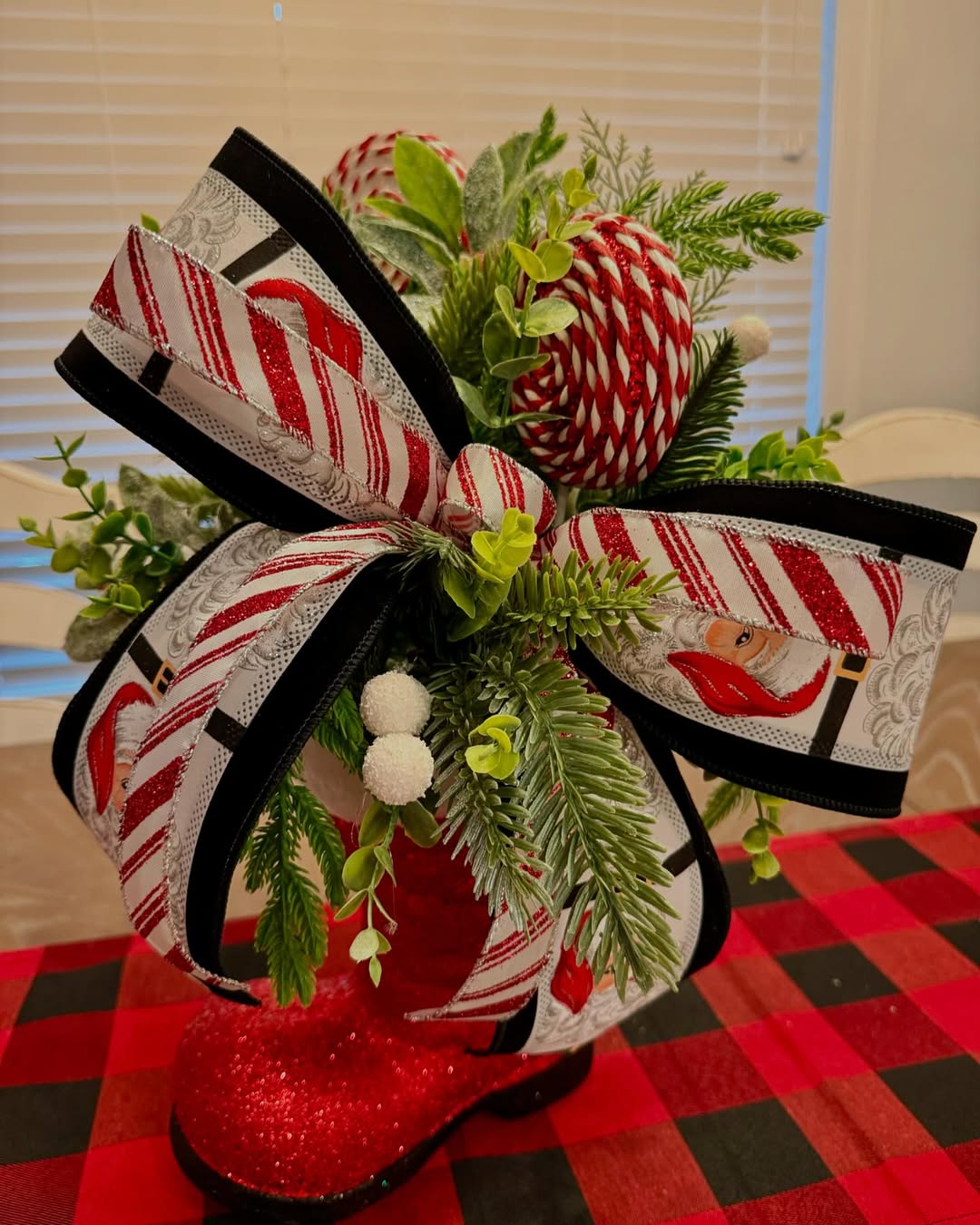 28 Christmas Centerpiece Ideas That Turn a Basic Table Into a Holiday Moment