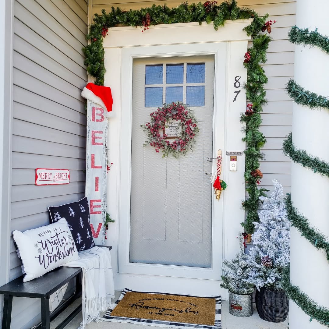 30 Christmas Front Porch Decor Ideas That Guests Will Notice Before You Even Say Hello