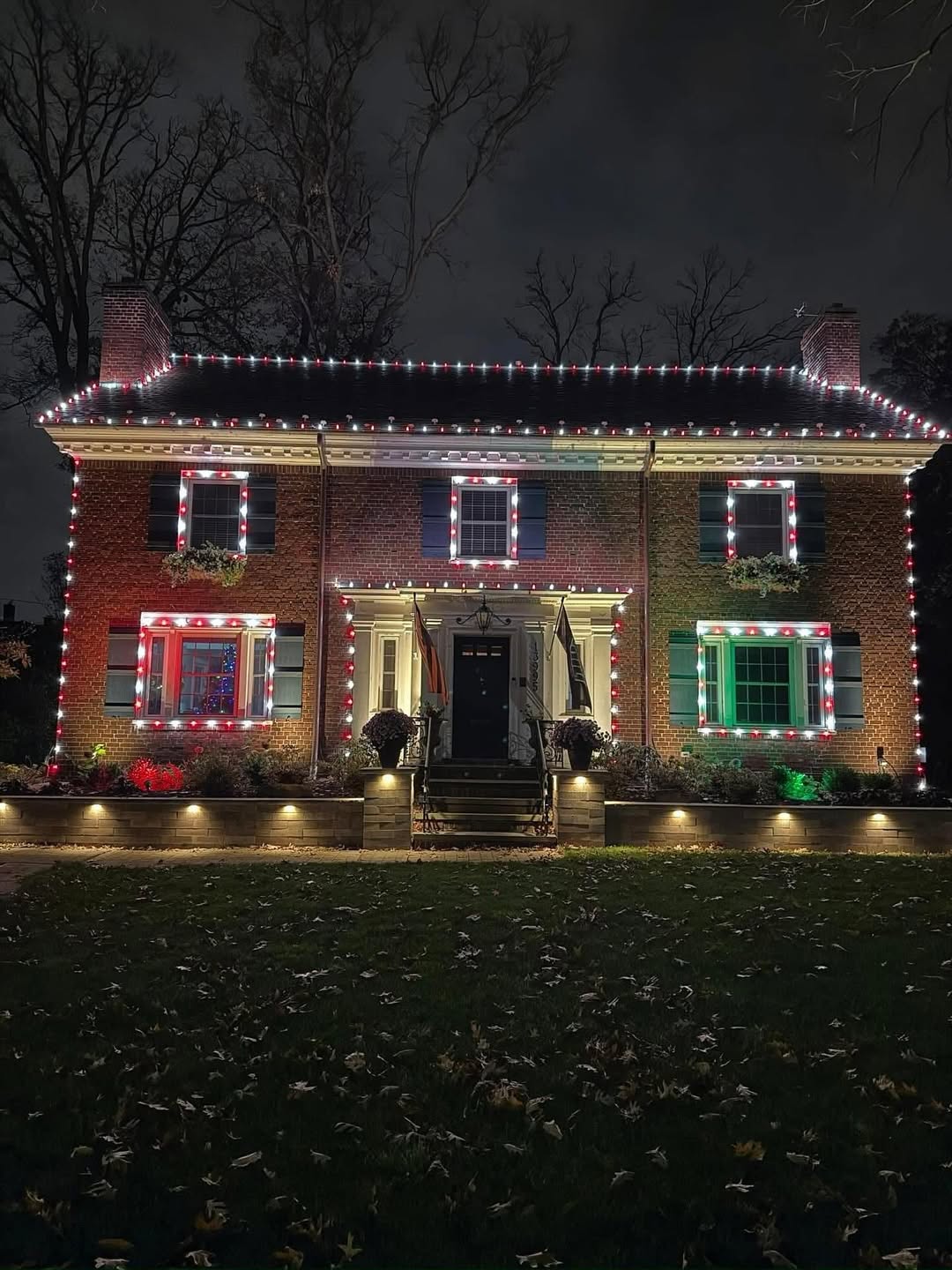 24 Thanksgiving Outdoor Light Ideas That Look Incredible in Photos (and Reels)