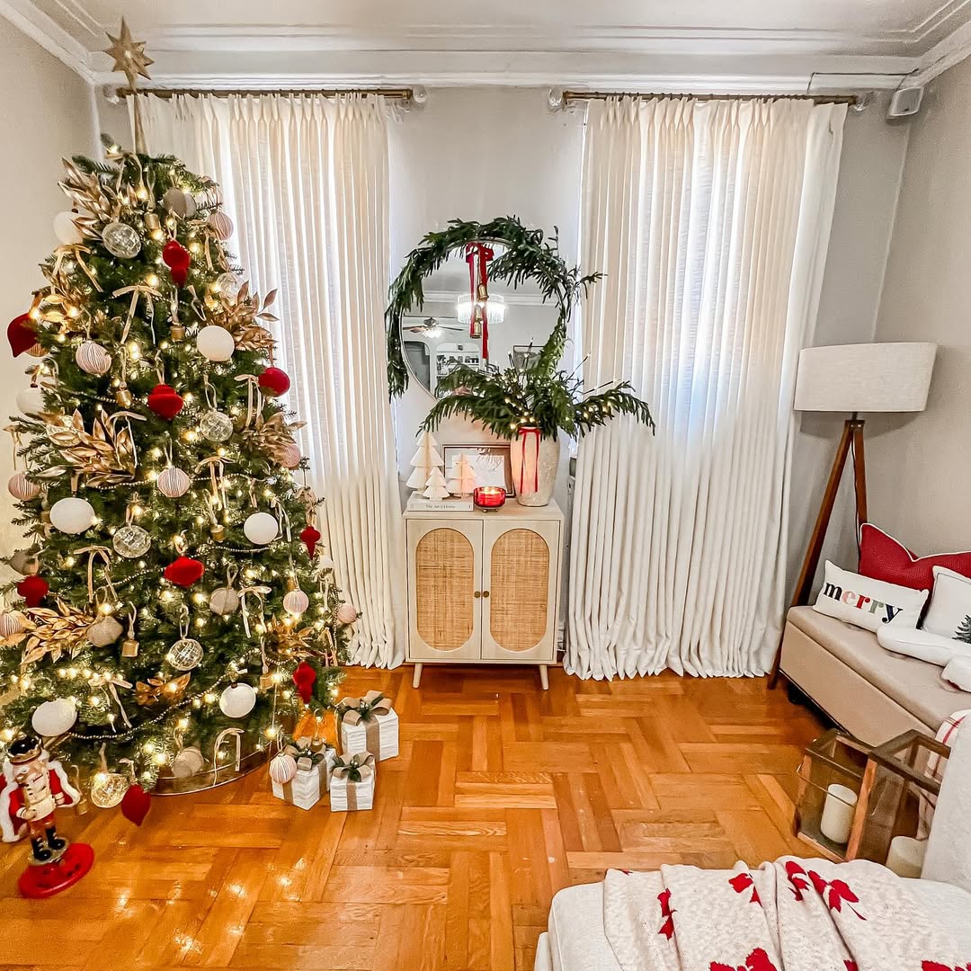 30 Apartment Christmas Decor Ideas That Prove You Don’t Need a Big Space to Go Big