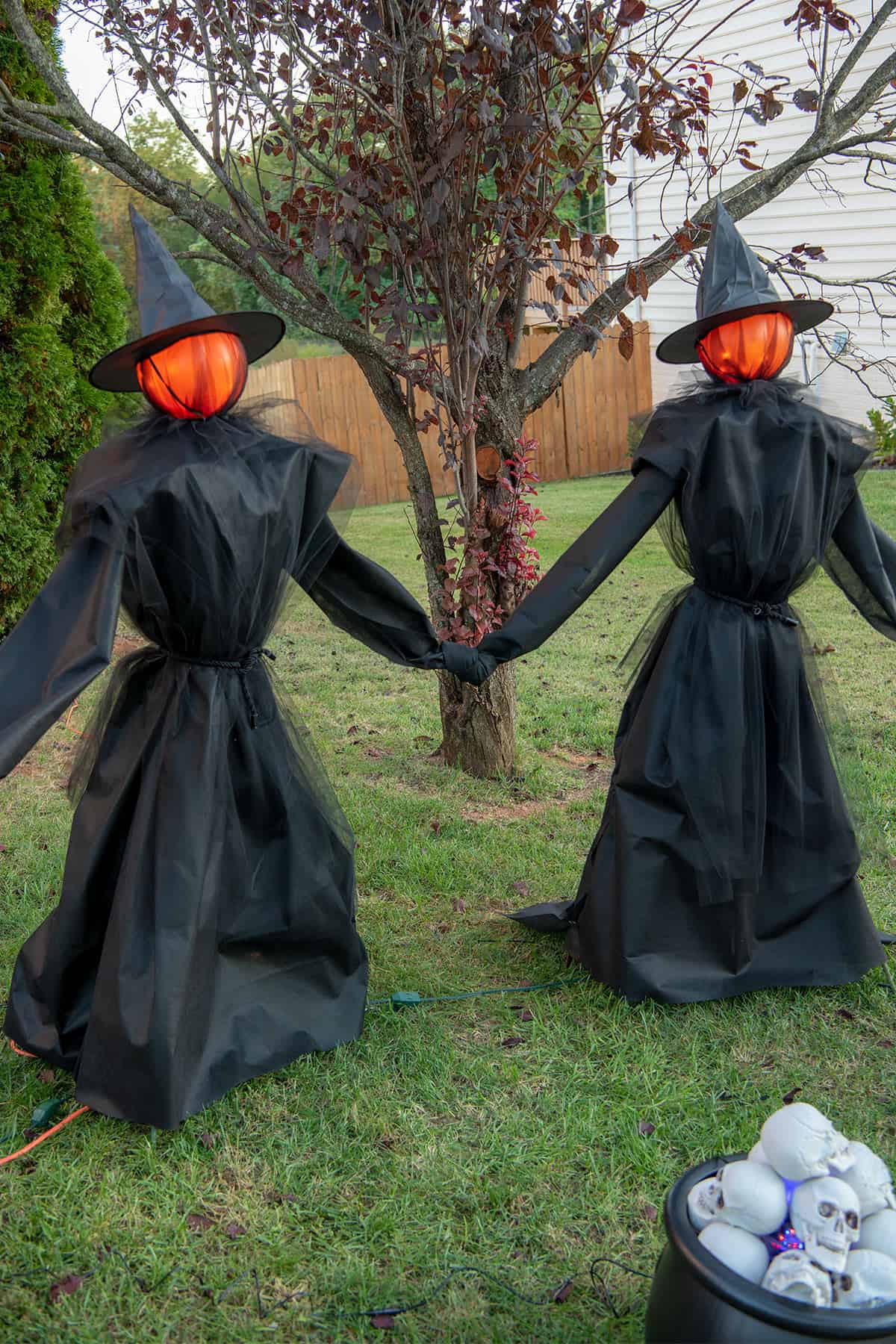 DIY Outdoor Halloween Witches +Video โข Craving Some Creativity DIY Outdoor Halloween Witches +Video โข Craving Some Creativity