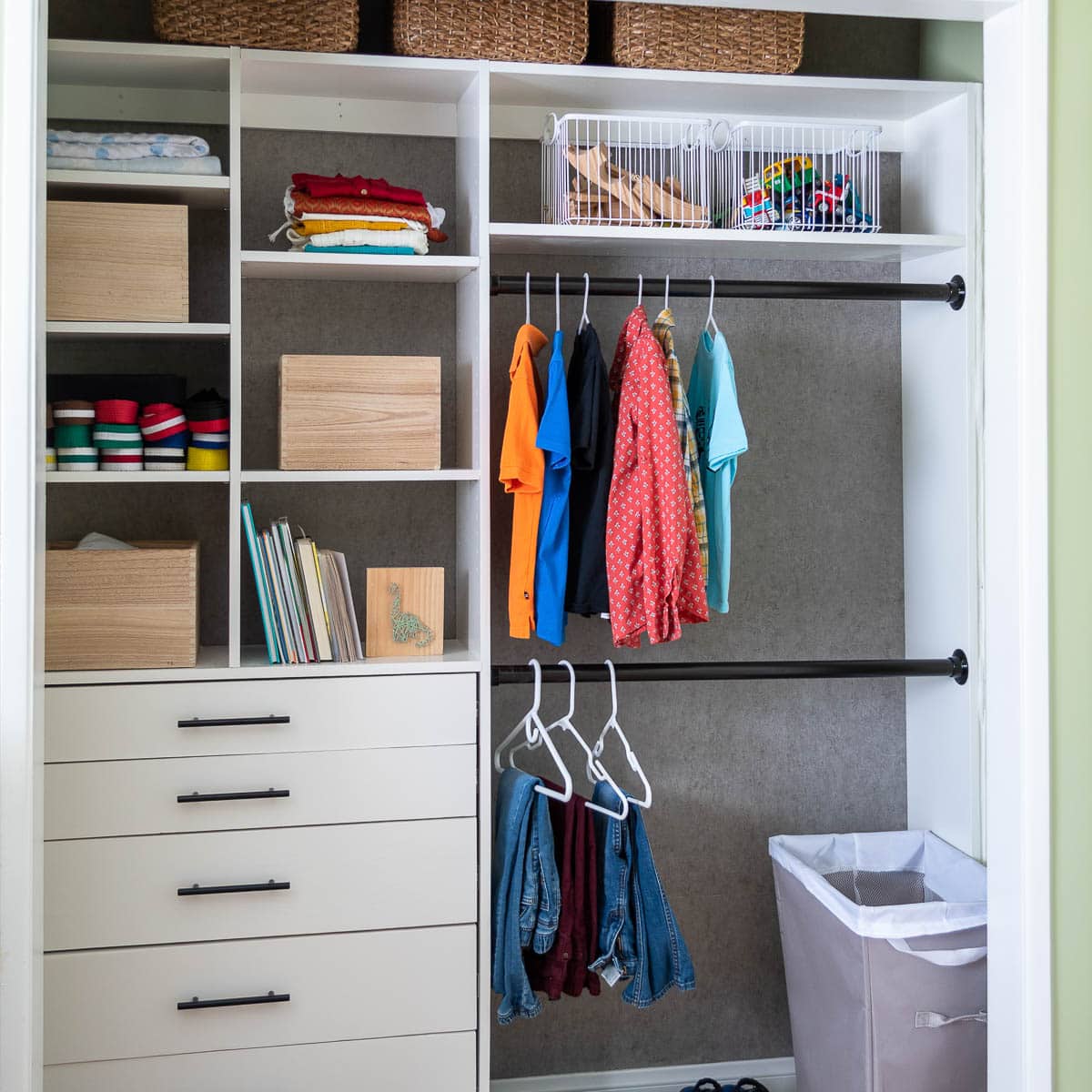How to Build a DIY Closet Organizer (With Drawers) How to Build a DIY Closet Organizer (With Drawers)