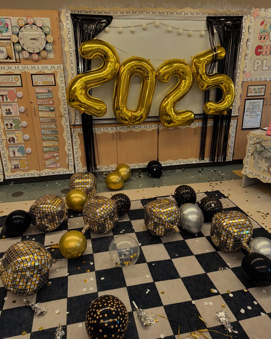 28 New Year’s Decorations Ideas That Instantly Turn Your Home Into a Party