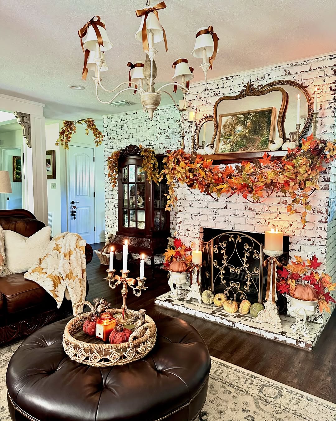 30 Thanksgiving Chandelier Decor Ideas Thatโll Make You Want to Host Every Year 30 Thanksgiving Chandelier Decor Ideas Thatโll Make You Want to Host Every Year