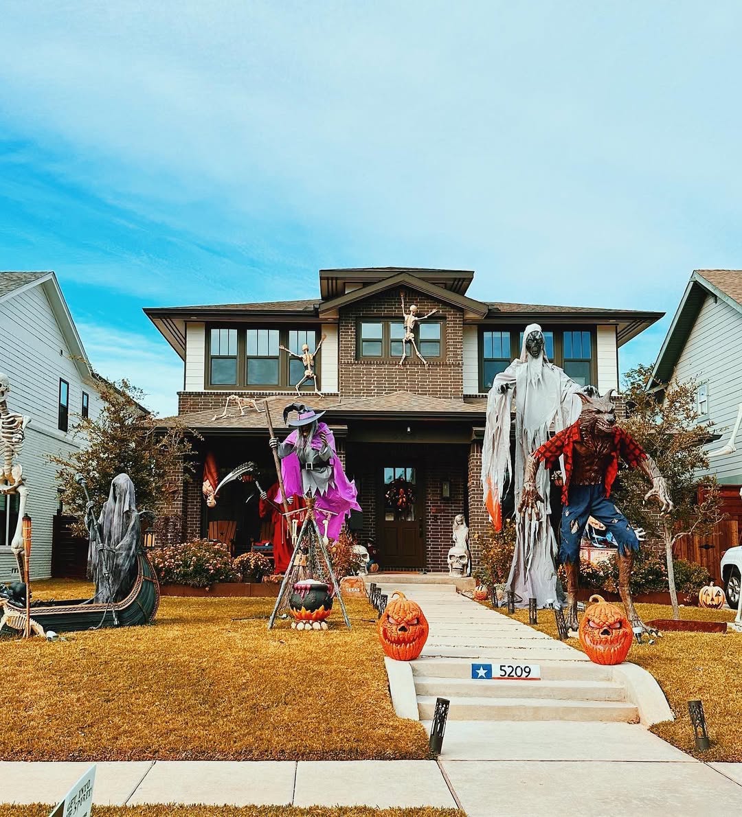 32 Front Yard Halloween Decoration Ideas That Are Making Entire Neighborhoods Panic 32 Front Yard Halloween Decoration Ideas That Are Making Entire Neighborhoods Panic