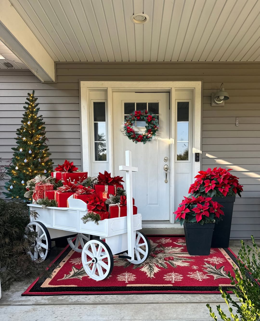 27 Christmas Porch Decor Ideas That Make Your Home Stand Out on the Street