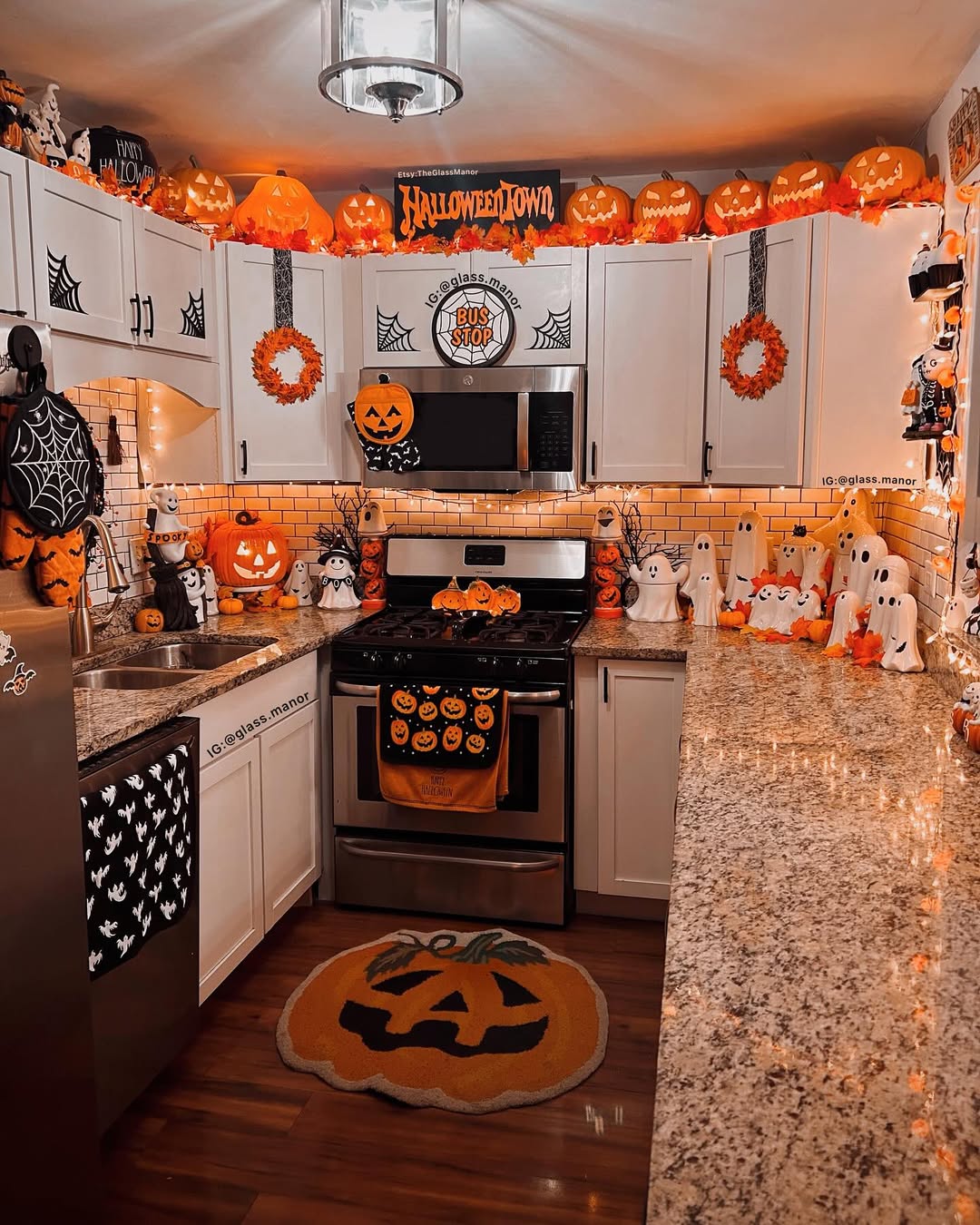 15 Orange and Black Halloween Decor Ideas That Turn Any Room Into a Spooky Statement