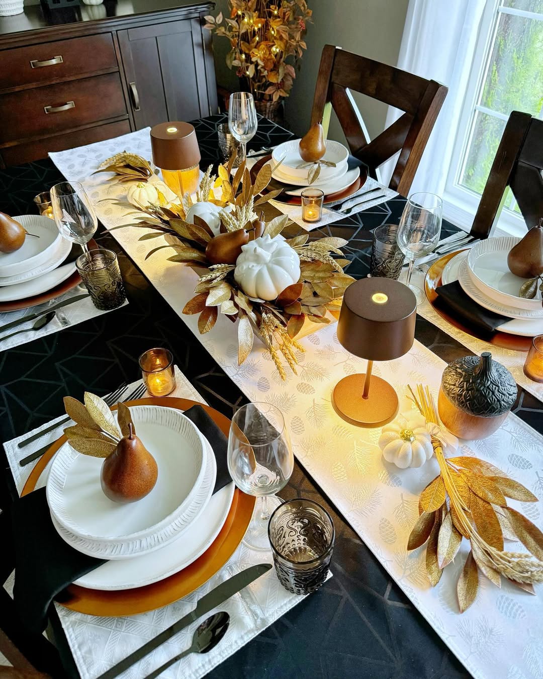 27 Thanksgiving Table Runner Ideas That Guests Will Snap Before They Eat 27 Thanksgiving Table Runner Ideas That Guests Will Snap Before They Eat