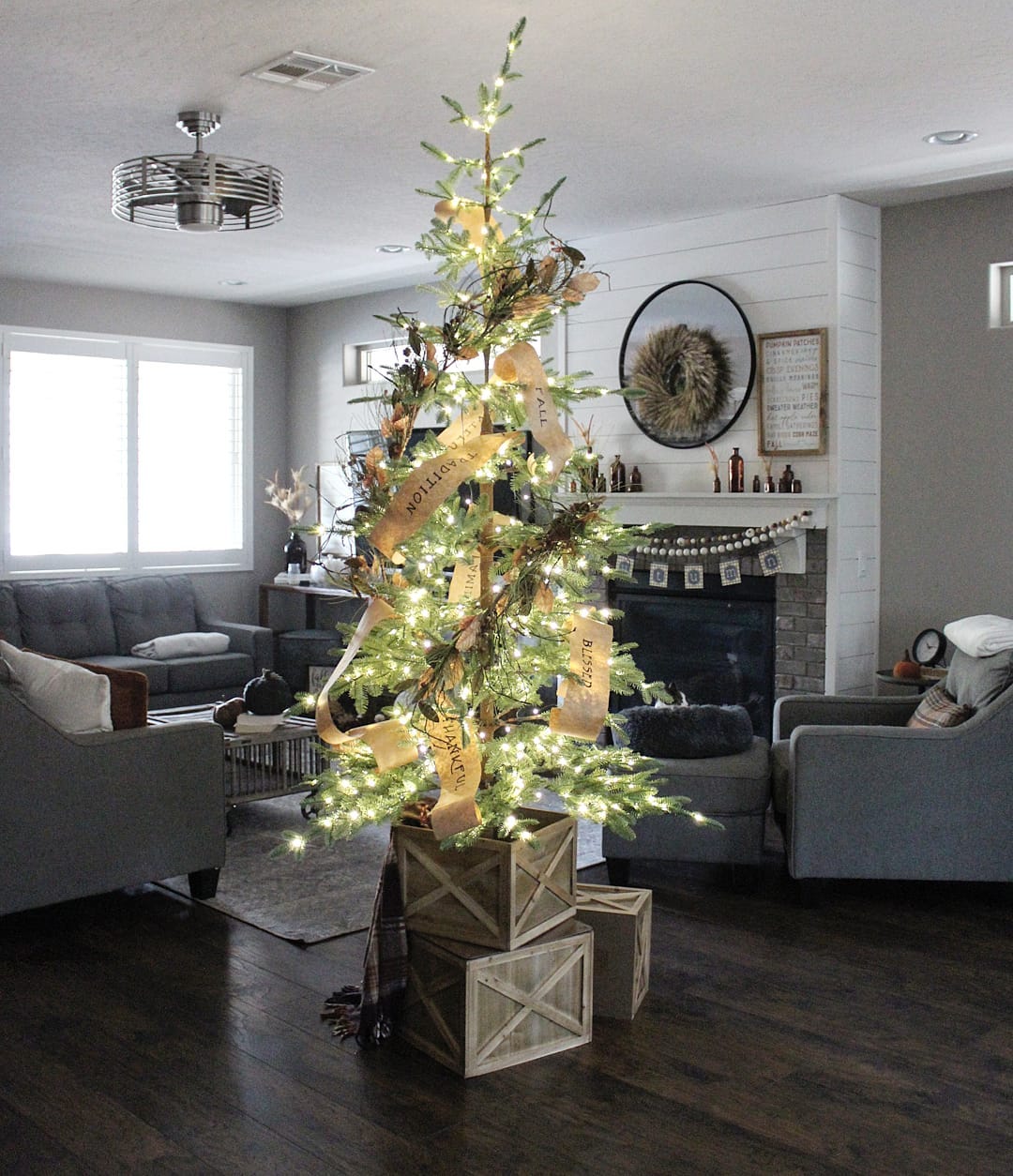 26 Farmhouse Thanksgiving Decor Ideas Thatโll Make Your Guests Never Want to Leave 26 Farmhouse Thanksgiving Decor Ideas Thatโll Make Your Guests Never Want to Leave