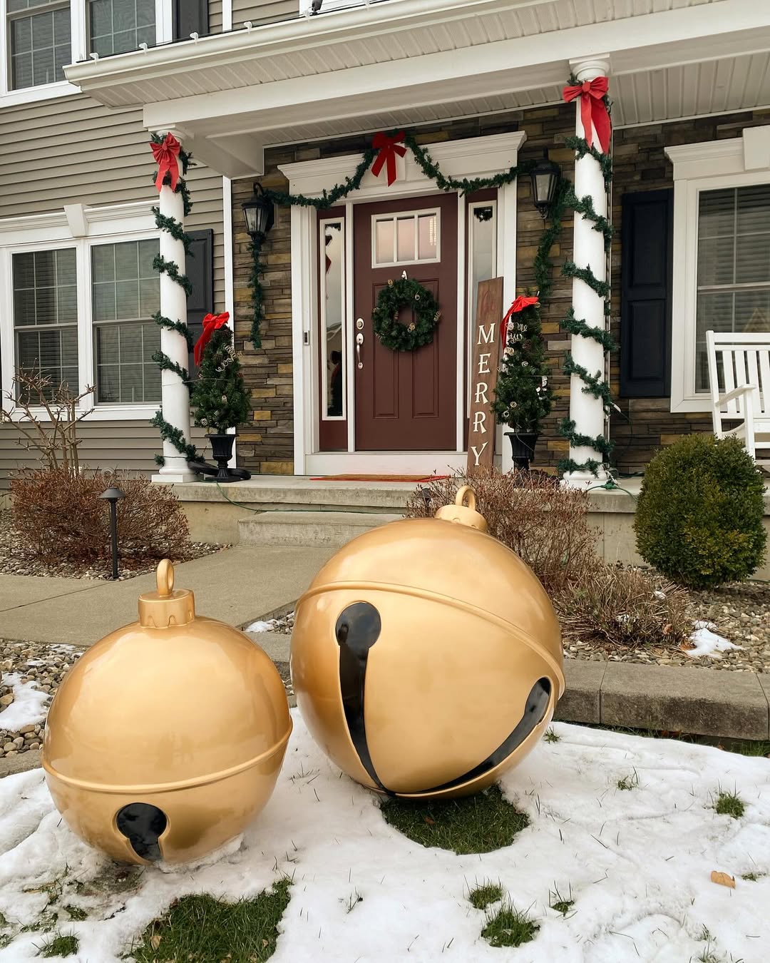 30 Christmas Outdoor Decor Ideas That’ll Make Your Home the Star of the Street