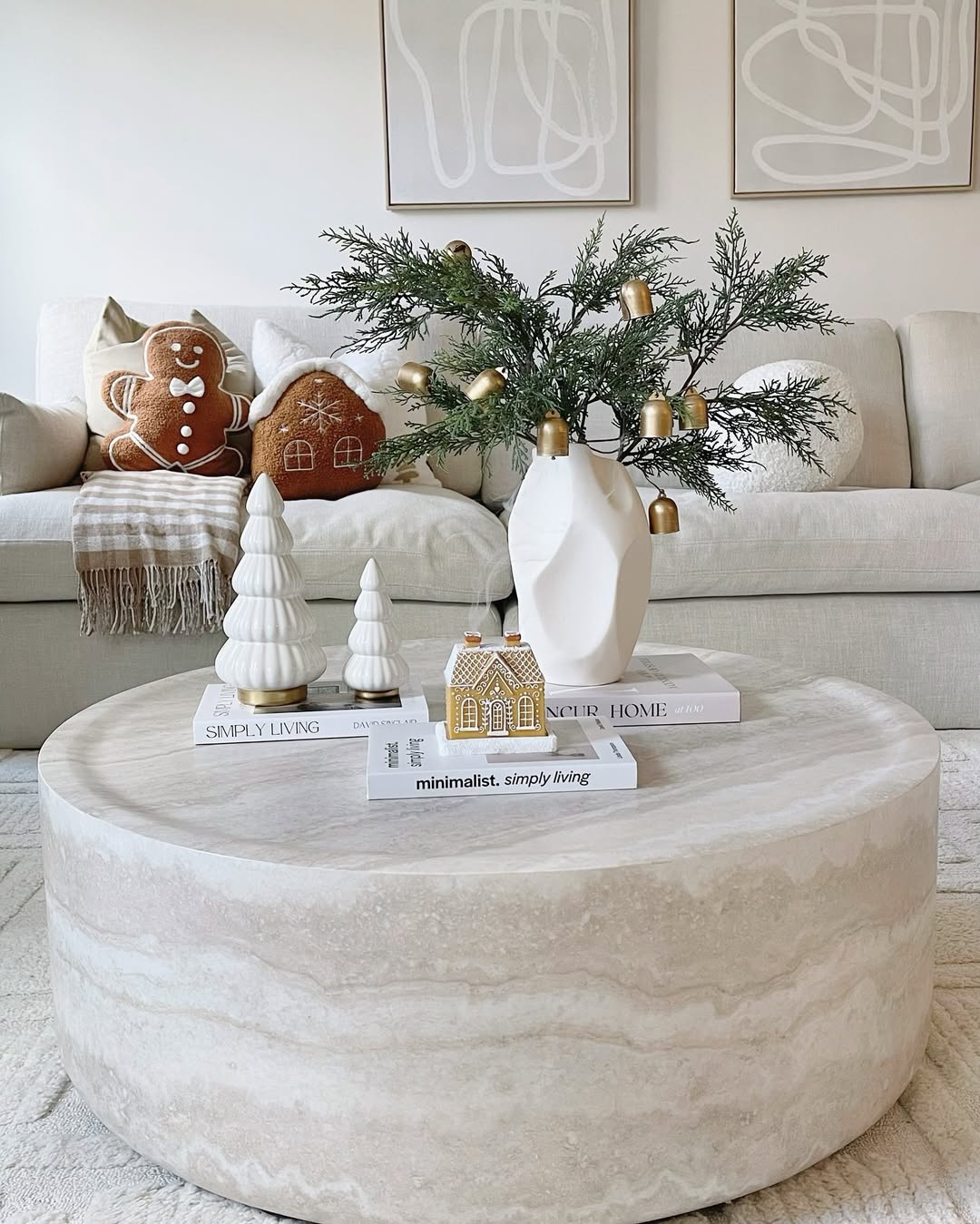 26 Christmas Coffee Table Decor Ideas That Instantly Pull Your Whole Room Together 26 Christmas Coffee Table Decor Ideas That Instantly Pull Your Whole Room Together
