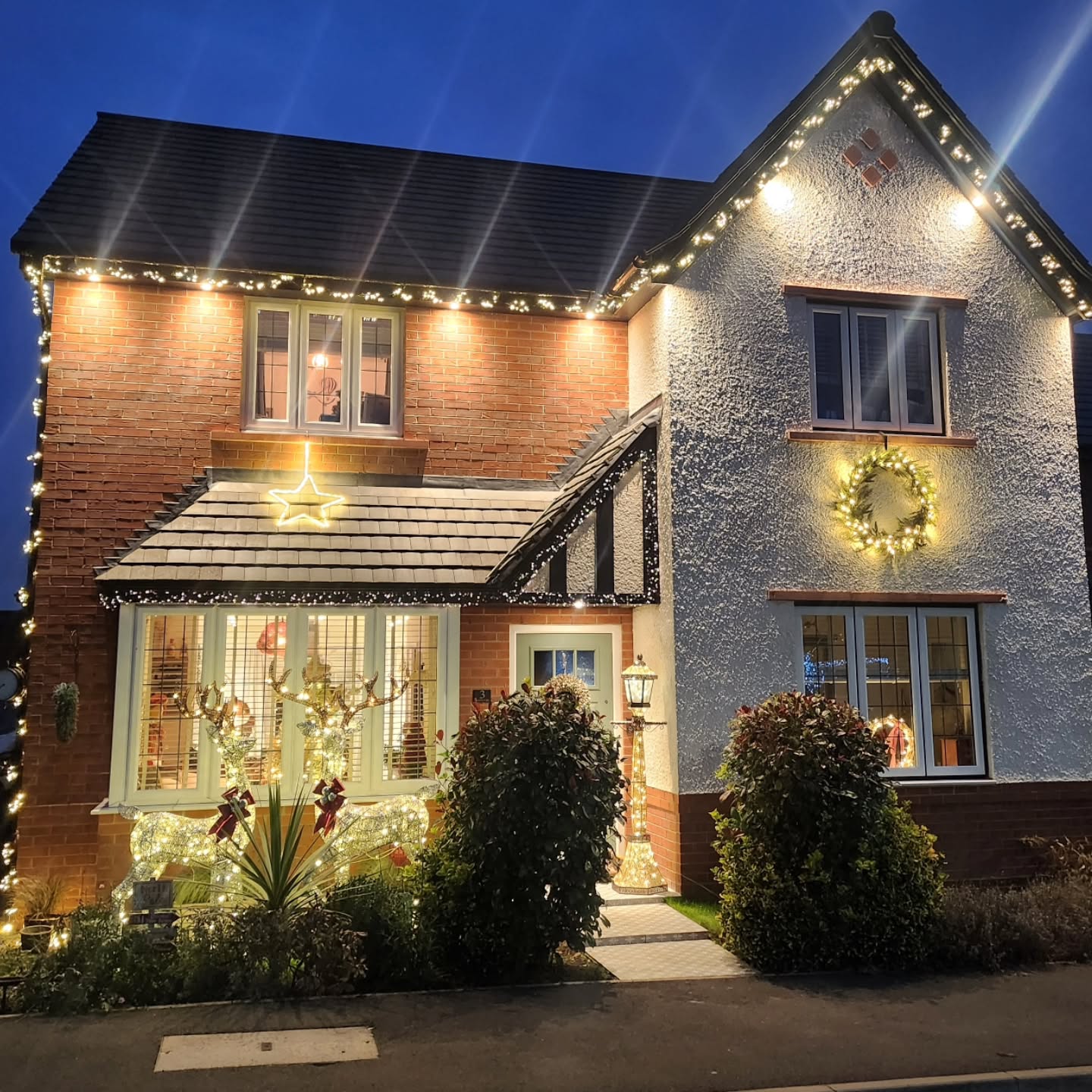 30 Christmas Outdoor Light Ideas That Turn Ordinary Yards Into Winter Wonderlands