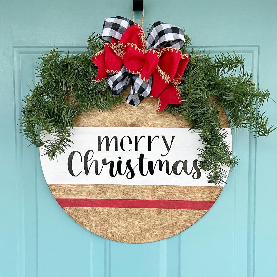 27 Christmas Door Hanger Ideas That Make Your Front Door the Star of the Street 27 Christmas Door Hanger Ideas That Make Your Front Door the Star of the Street