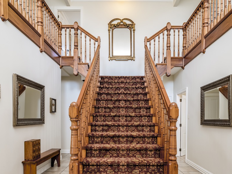 10 Stunning Staircase Carpet Ideas for Your Home