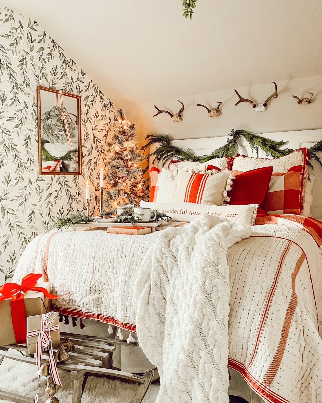 28 Christmas Room Decor Ideas Thatโll Make You Want to Decorate Every Room Twice 28 Christmas Room Decor Ideas Thatโll Make You Want to Decorate Every Room Twice