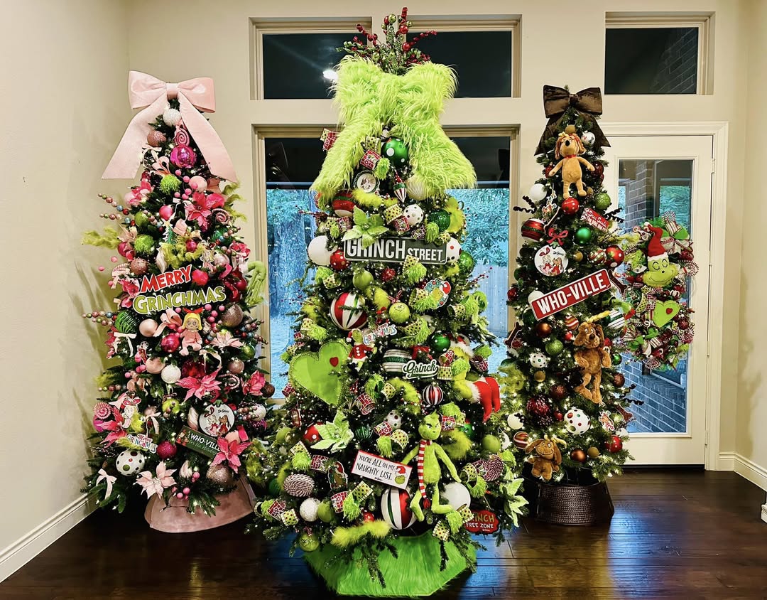 30 Grinch Christmas Decor Ideas Thatโll Steal the Show (But Not Christmas) 30 Grinch Christmas Decor Ideas Thatโll Steal the Show (But Not Christmas)