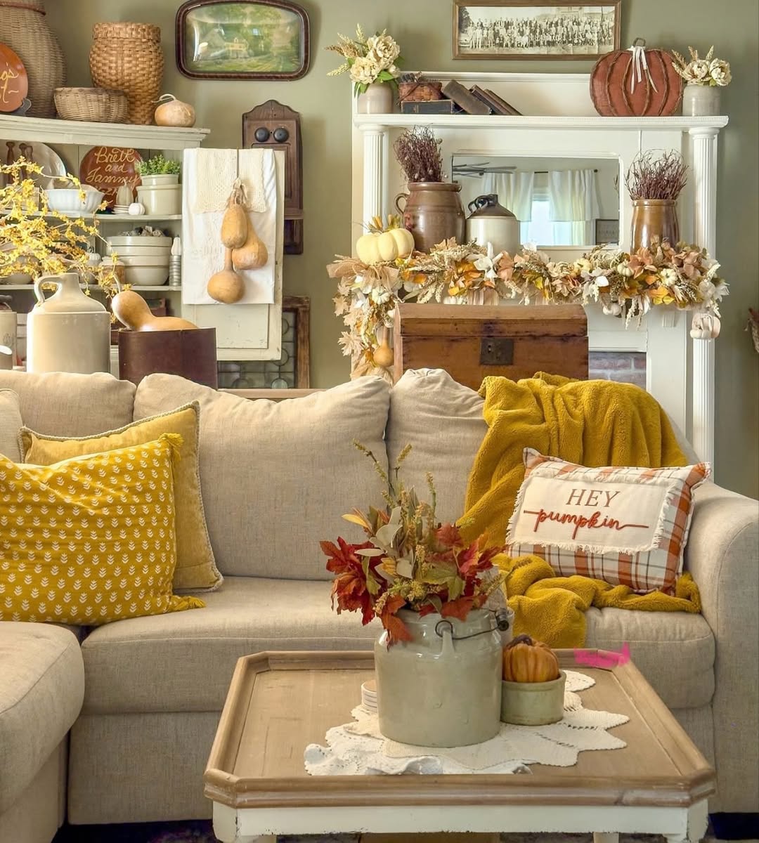 29 Thanksgiving Living Room Decor Ideas That’ll Make You Want to Host More Often