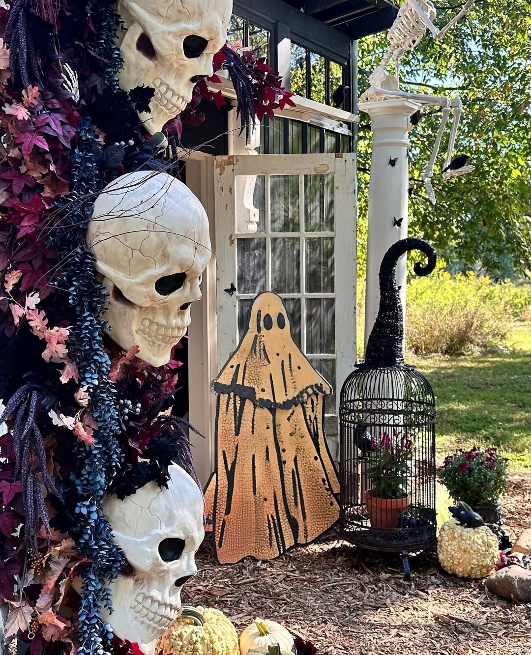 20 DIY Halloween Decoration Ideas Guests Will Pull Out Their Phones to Capture