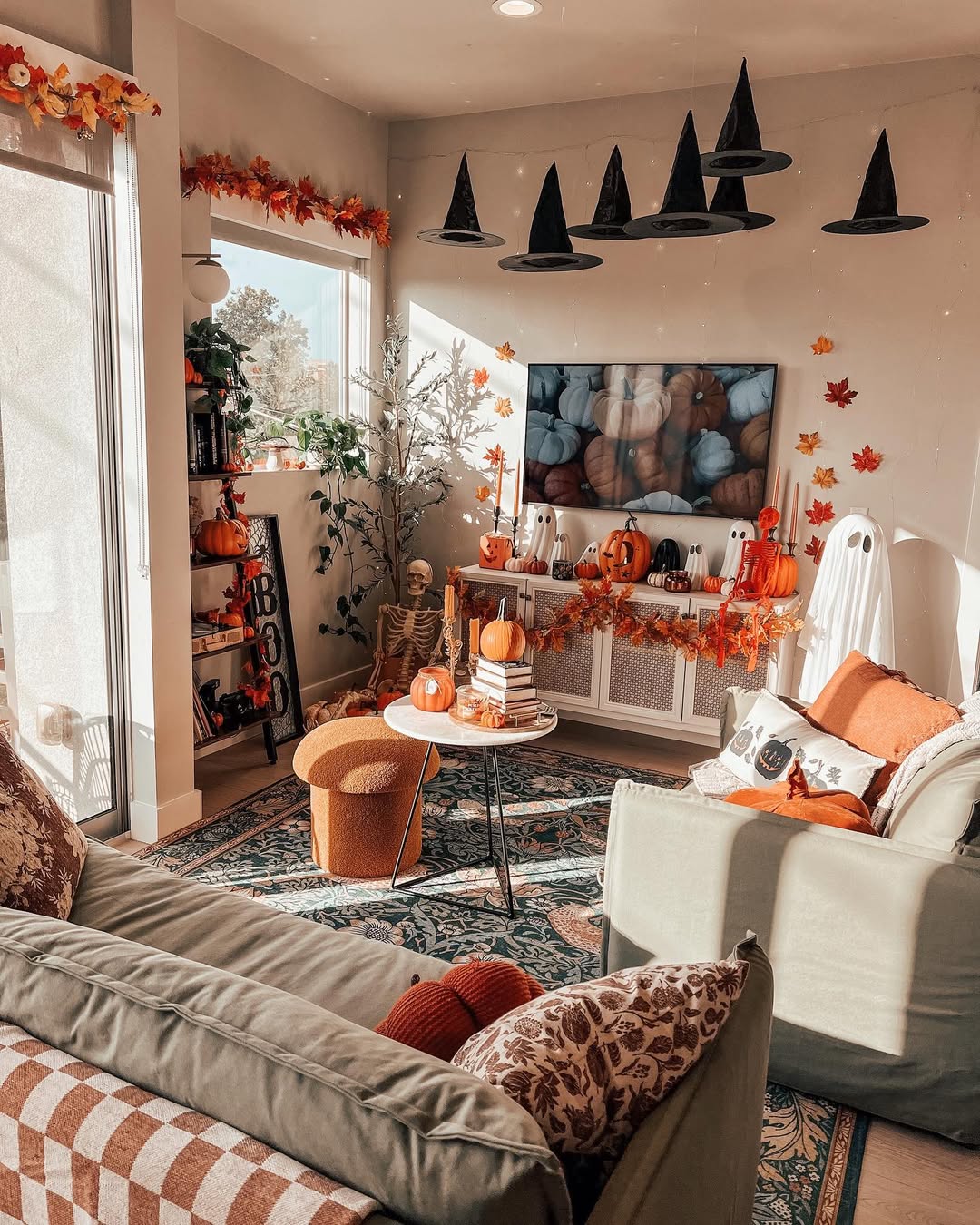 29 Halloween Living Room Decor Ideas That’ll Make You Forget It’s Not October All Year