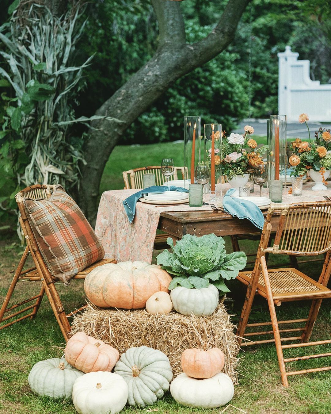 23 Thanksgiving Outdoor Decor Ideas That’ll Make You Fall in Love With Fall Again