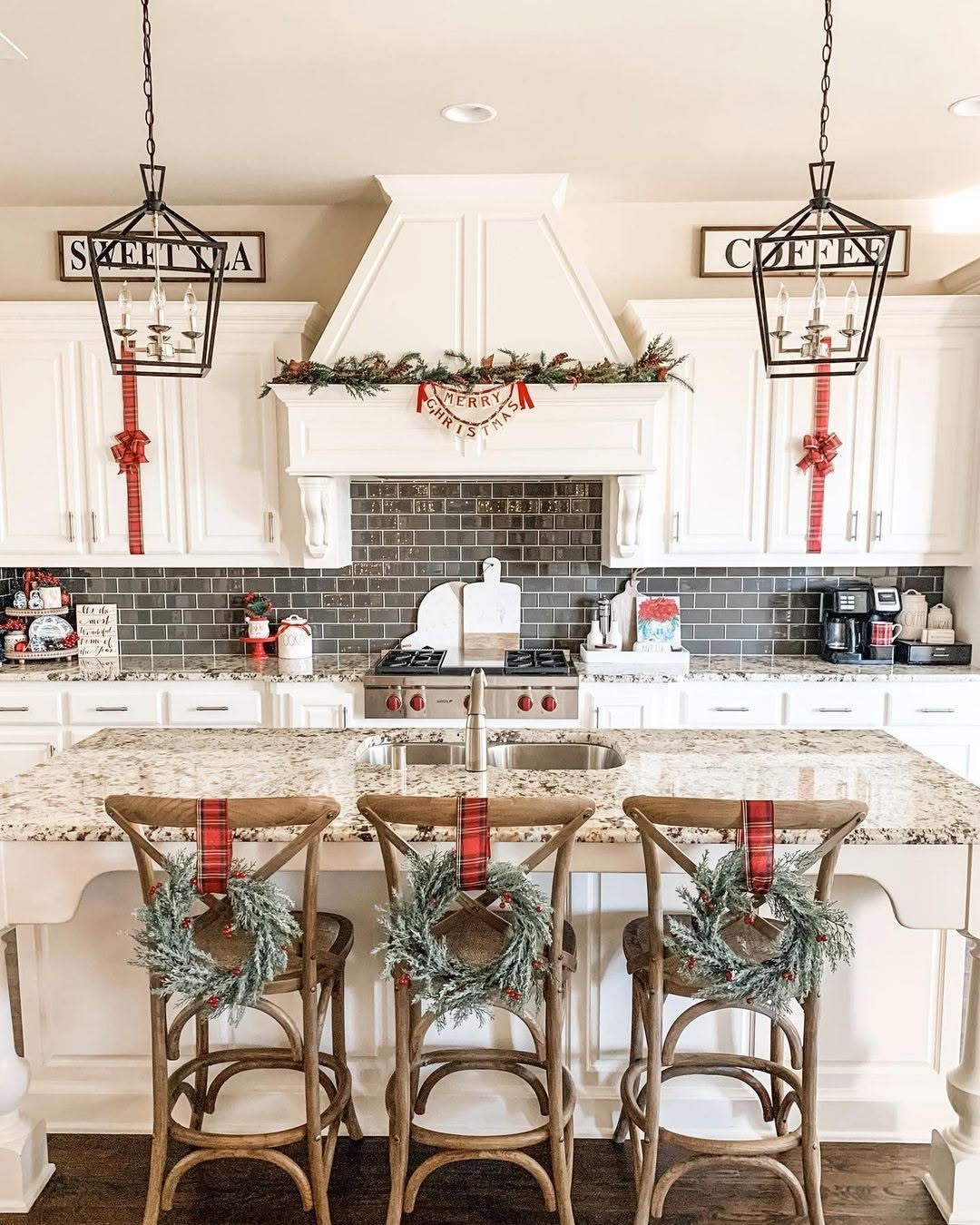 30 Christmas Kitchen Decor Ideas Thatโll Make You Fall in Love With Cooking Again 30 Christmas Kitchen Decor Ideas Thatโll Make You Fall in Love With Cooking Again