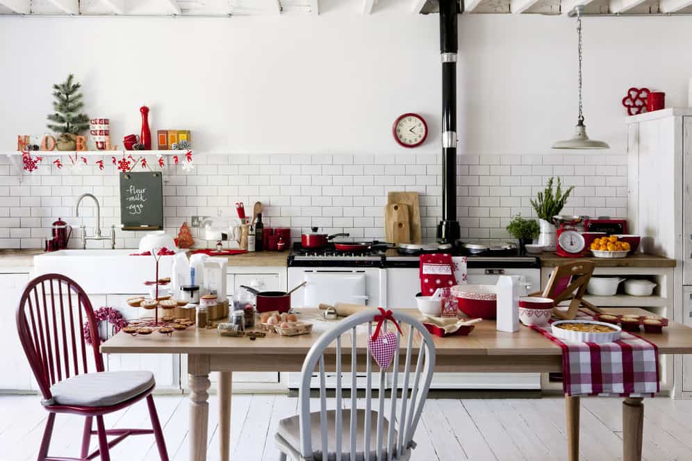 23 Ways To Decorate Your Kitchen For The Holidays 23 Ways To Decorate Your Kitchen For The Holidays