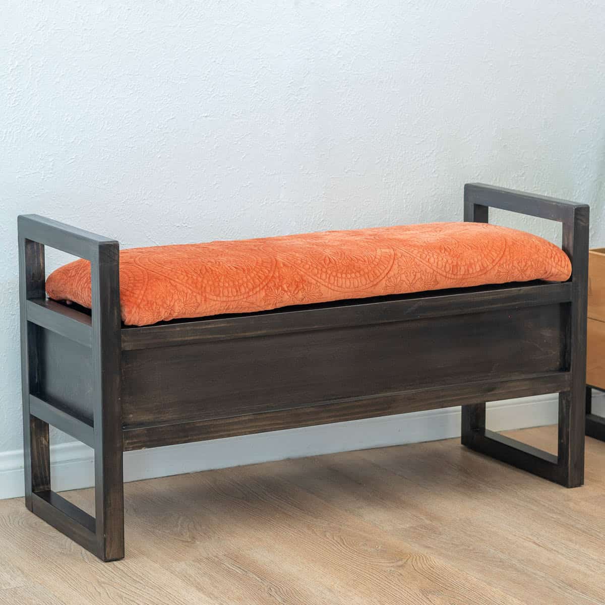 How to Build a DIY Upholstered Storage Bench (Beginner-Friendly!) How to Build a DIY Upholstered Storage Bench (Beginner-Friendly!)