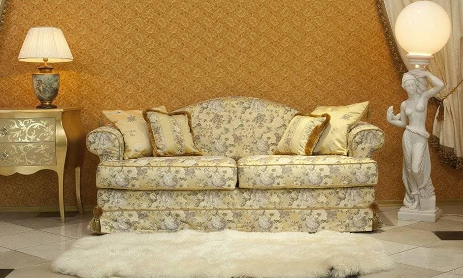 All That Glitters: 10 Beautiful Gold Wallpaper Ideas For Your Home