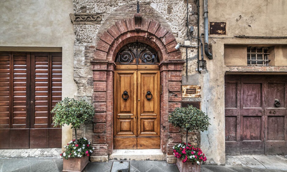 The Right Handshake: 8 Home Entrance Decor Mistakes That Hold You Back The Right Handshake: 8 Home Entrance Decor Mistakes That Hold You Back