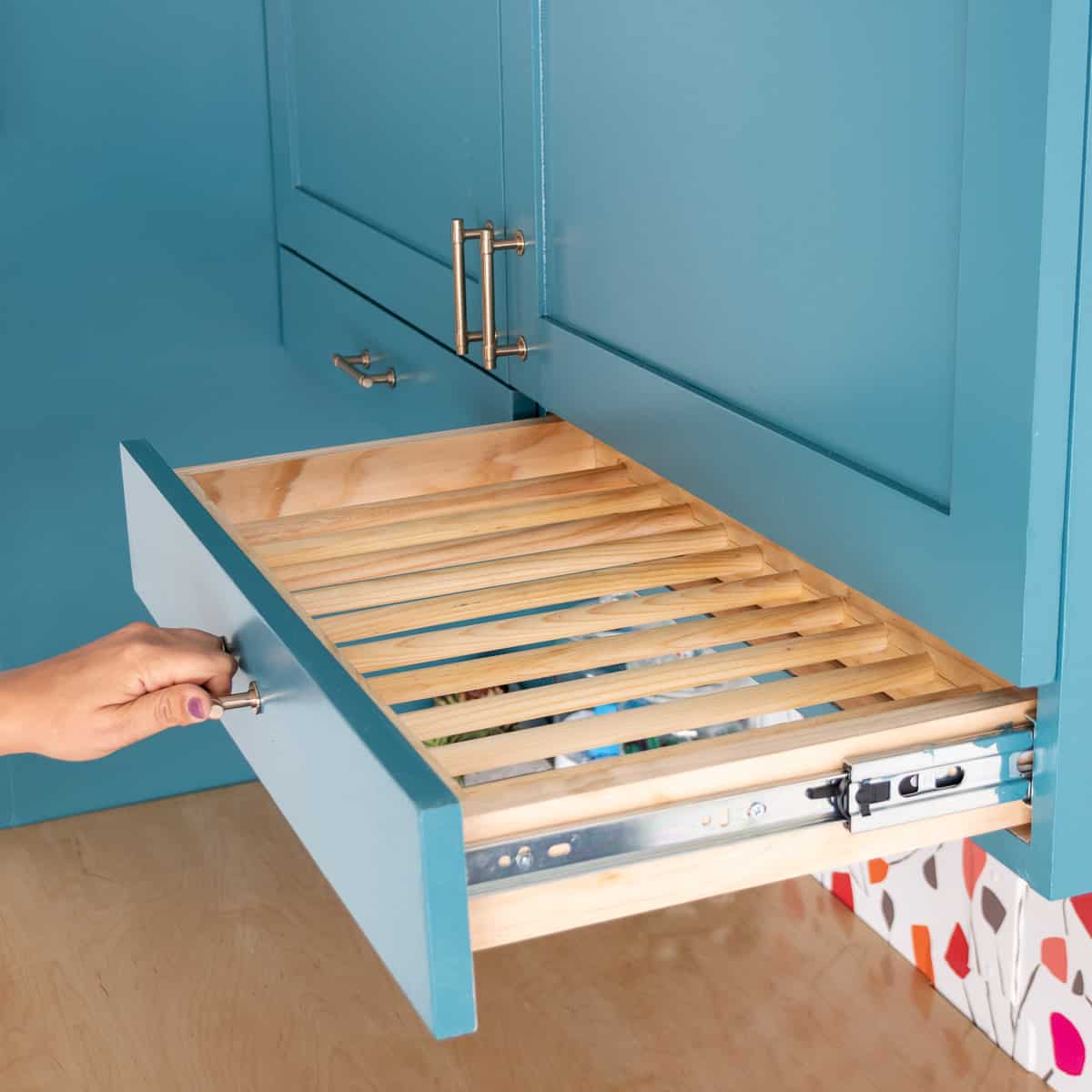 How to Build Pull-Out Drying Rack Drawers How to Build Pull-Out Drying Rack Drawers