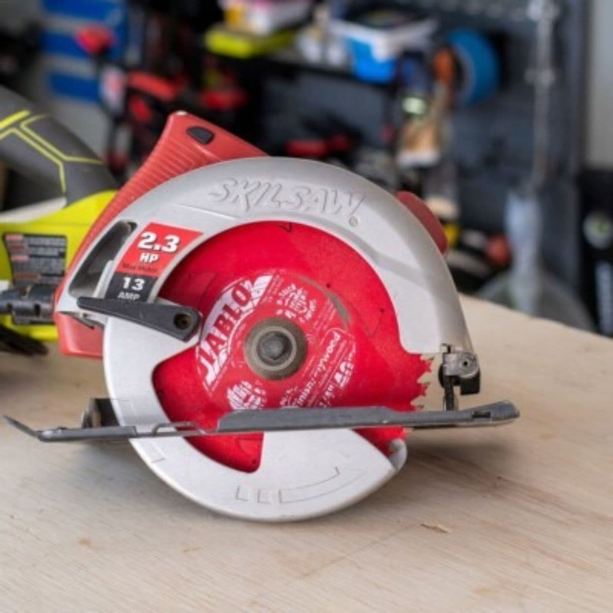 How to Use a Circular Saw How to Use a Circular Saw