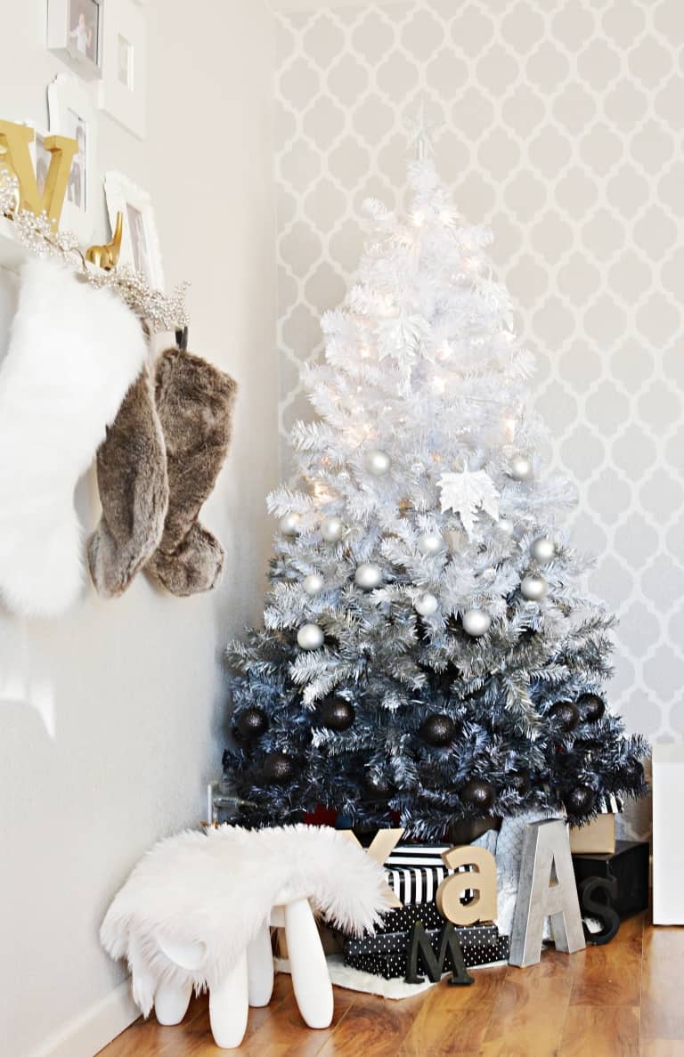 Stylish New Ways to Decorate Your Christmas Tree Stylish New Ways to Decorate Your Christmas Tree