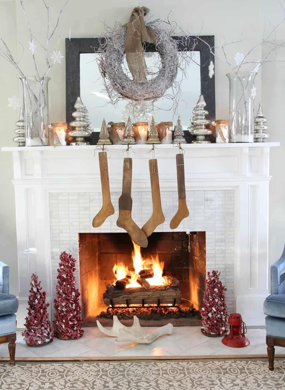 12 Country Ways to Bring Christmas Cheer to Your Mantel 12 Country Ways to Bring Christmas Cheer to Your Mantel